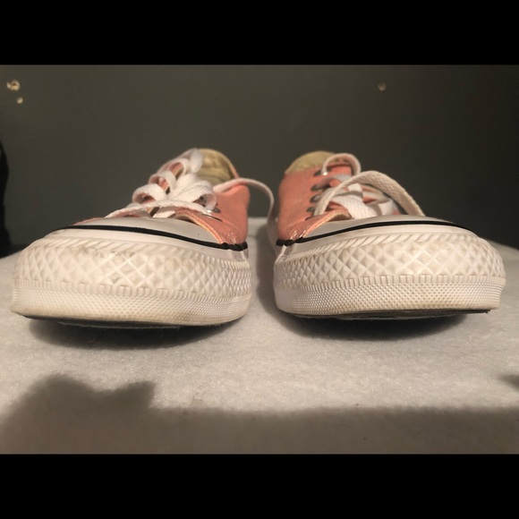 Seasonal Pink Converse all stars - Picture 3 of 7